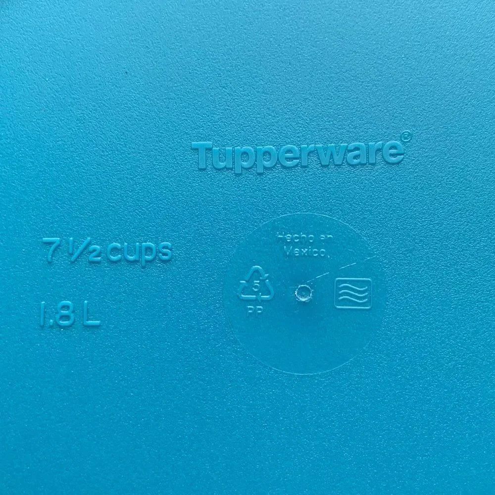 NIB Tupperware Legacy Essentials Round Server in Teal 7 1/2 Cup Capacity - Picture 5 of 5